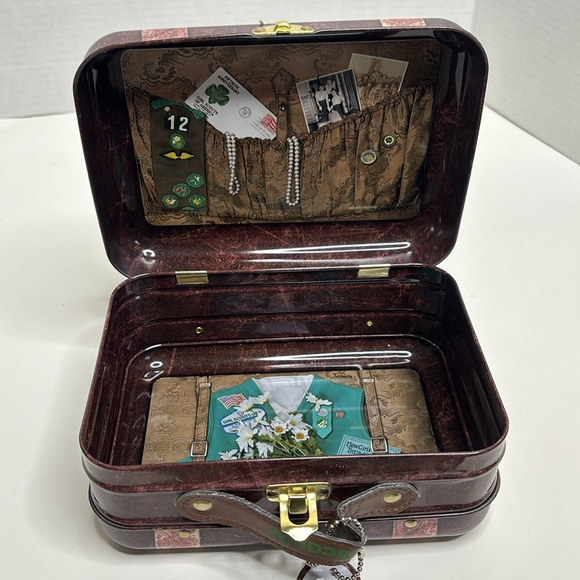 Girl Scouts | Brown Journey Of A Lifetime Tin Luggage | Celebrating 100 Years - Picture 9 of 13